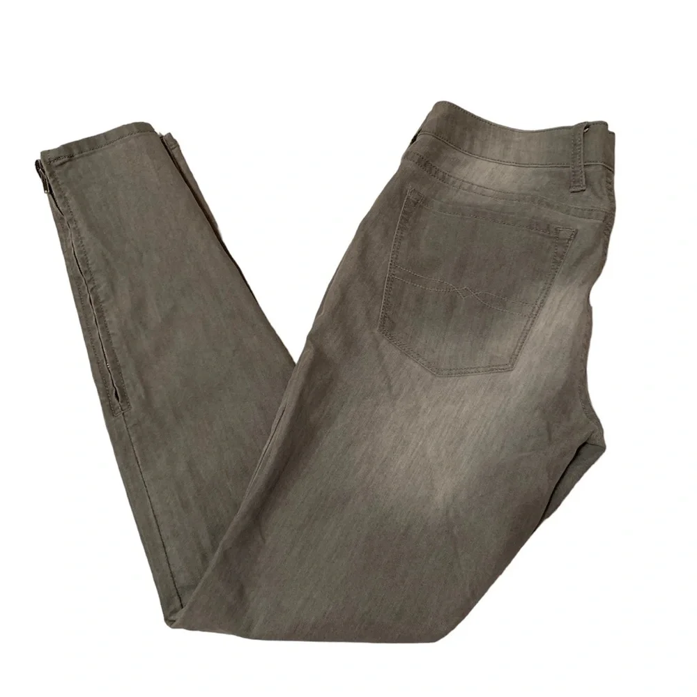 NWOT Lucky Brand Charlie Super Skinny. Size 4/27. Light gray. - Picture 3 of 12